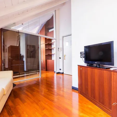 Aquarium 5'| 1br | A/c| By Tilo Genua