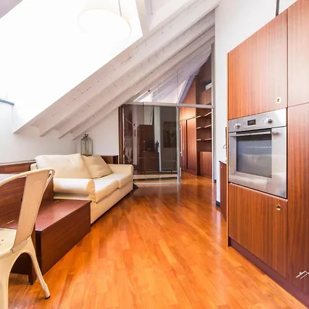 Aquarium 5'| 1br | A/c| By Tilo Genua